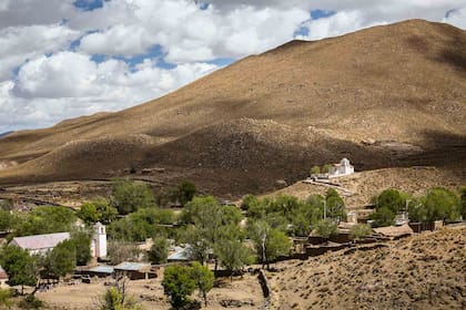 Cochinoca, un caserío ordenado de adobe y piedra con calles de tierra, a dos horas de Humahuaca