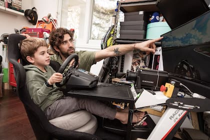Cochito y León, en pleno entrenamiento con el simulador.