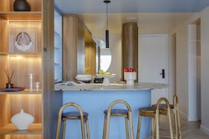 Cocina diseñada por el estudio Vara Arquitectura en Experiencia Living 2025