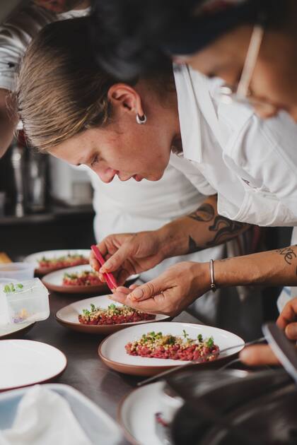 “Cocinar me da lo que el arte no puede: sabor y aroma”, reflexiona Marta Wajda