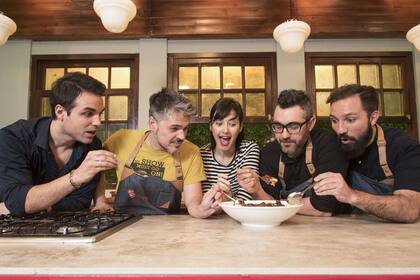 Cocineros que se divierten e informan