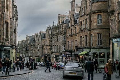 Cockburn Street es una calle pintoresca en el casco antiguo de Edimburgo.