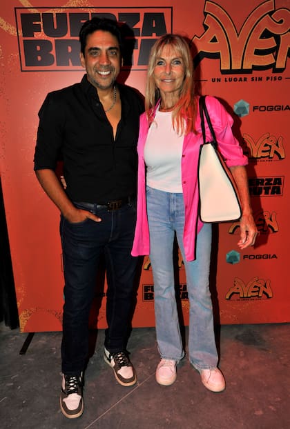 Coco Fernández, gerente de producción de Eltrece, y su esposa, la exmodelo Virginia Elizalde
