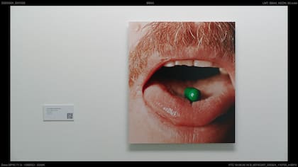 Una foto de la serie "Cóctel", de Alejandro Kuropatwa, integra la colección del MNBA, donada por el artista en el año 2000