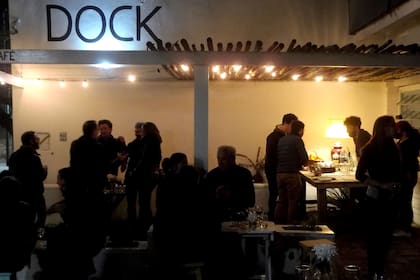 Coctelería clásica, cervezas y vinos