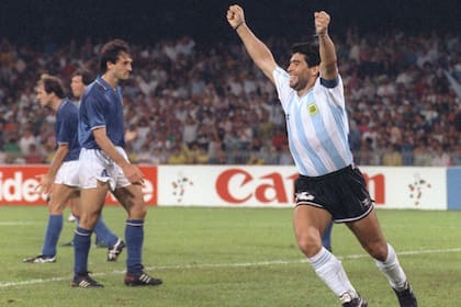 Villafañe contó que cuando llegó a la cancha no la dejaron pasar, y tuvo que saludar a Maradona recién cuando salía en el micro de regreso a la concentración