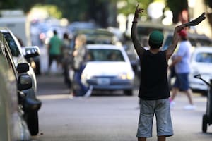 Coerción y violencia de "trapitos" y limpiavidrios: los automovilistas, desamparados