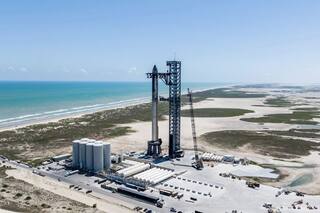 Las claves de una competencia entre magnates que se da a 1000 kilómetros de la Tierra