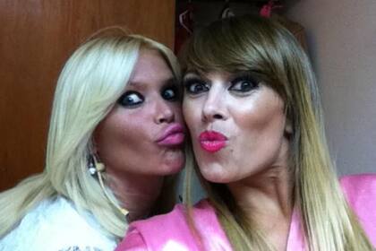 Coki, junto a su compañera de teatro