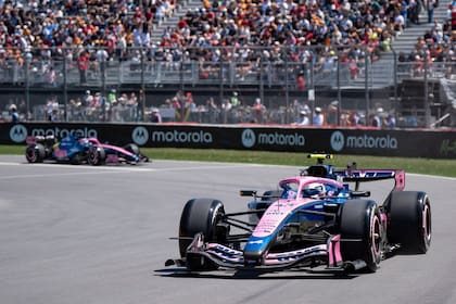 Colapinto antecede a Pierre Gasly en el Gilles Viilleneuve, donde Alpine vivió una jornada "frustrante"; el argentino partirá 13º en la carrera sprint, y el francés, 19º.
