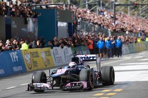 Colapinto animó la primera salida con un Lotus 2012 y en minutos sale con la Flecha de Plata