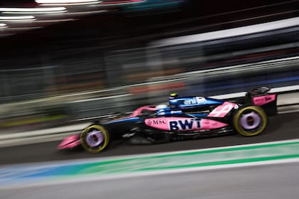 Colapinto circula por Las Vegas; su desempeño en la segunda sesión es mejor, por el momento, que el de la primera.