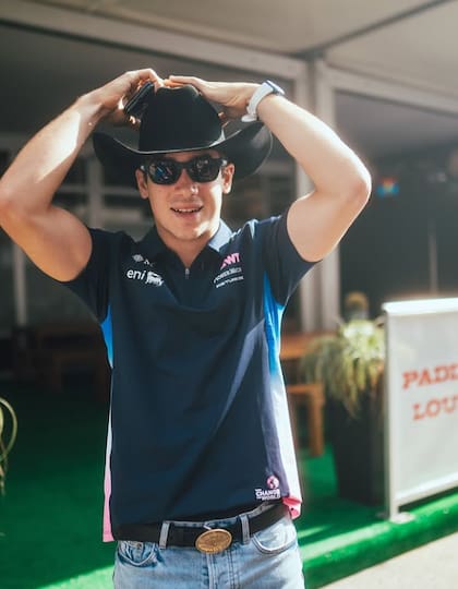 Colapinto deslumbró con su sombrero (Foto: @alpinef1team)