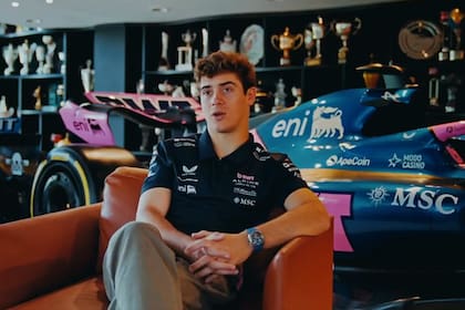 Colapinto grabó declaraciones en la fábrica de Enstone; el argentino afrontará el desafío de elevar el rendimiento de Alpine, que marcha anteúltimo en el Mundial de Construtores.