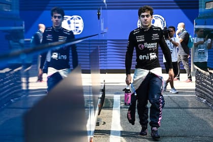 Colapinto le agradeció a los hinchas que lo fueron a alentar en Italia