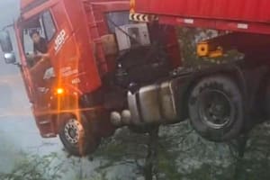 Colapso de un puente en Xiazong, provincia de Guizhou