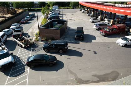 Colas para cargar nafta en Raleigh, Estados Unidos, tras el ataque contra Colonial Pipeline