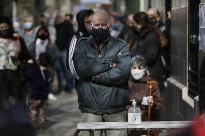 Colas para votar en la Escuela Nº 142 Bartolomé Mitre de San Justo