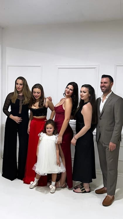 Colautti junto a su esposa y sus cuatro hijas nacidas en Israel