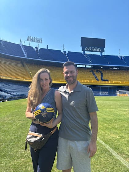 Colautti y su esposa, Alvit, visitaron La Bombonera en diciembre de 2024