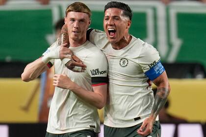Cole Palmer y Enzo Fernández, dos de las figuras que tiene Chelsea para dar el golpe ante PSG