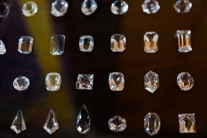Colección de réplicas de diamantes.
