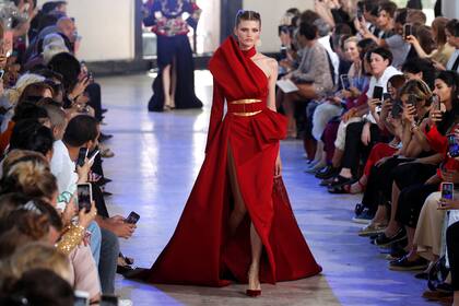 Elegante y llamativo, el trabajo del libanés Elie Saab