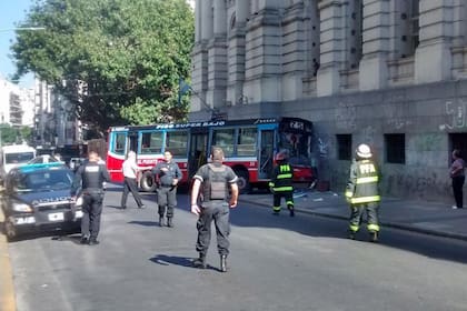 colectivo línea 75 accidente morgue judicial heridos caño gas roto