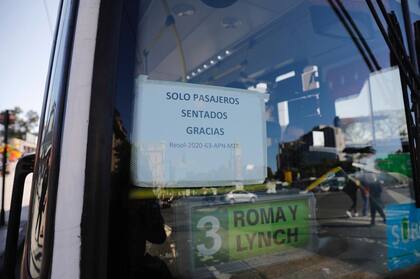 Colectivos con pocos pasajeros en la zona de retiro