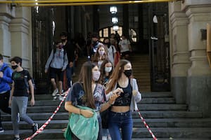 Toman el Colegio Nacional de Buenos Aires para exigir la remoción de un docente y un empleado