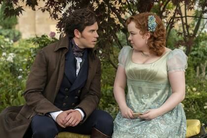 Colin Bridgerton (Luke Newton) y Penelope Featherington (Nicola Coughlan), los protagonistas de la tercera temporada
