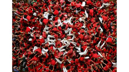 "Colla Joves Xiquets de Valls" caen después de formar una torre humana