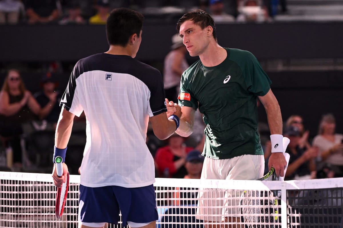 Eles não ouviram a “saída” e continuaram a bater. desempenho espetacular que foi aplaudido de pé em Brisbane. Eles não ouviram a “saída” e continuaram a bater. desempenho espetacular que foi aplaudido de pé em Brisbane.