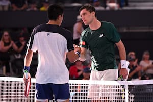 No escucharon el "out" y siguieron: la espectacular jugada que desató una ovación en Brisbane