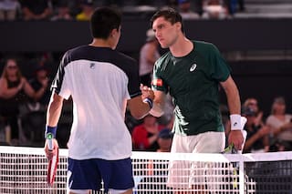 No escucharon el "out" y siguieron: la espectacular jugada que desató una ovación en Brisbane