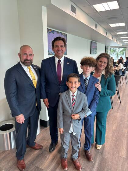 Collins ingresó a la política en 2022 con una contundente victoria en el Distrito 14 de Hillsborough