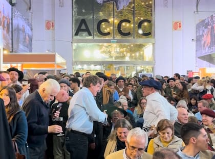 Colmado de público, el remate tuvo un ritmo muy ágil