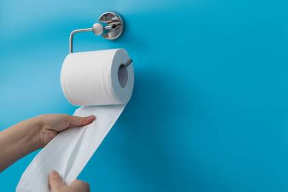 Colocar la hoja de papel sobre una pared es la manera incorrecta: se corren severos riesgos de proliferar bacterias en el ambiente