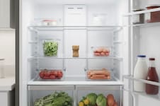 El sencillo motivo por el que deberías poner un corcho de vino dentro de la heladera hoy mismo