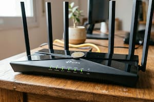 El truco que promete mejorar tu Wi-Fi pero podría arruinarlo