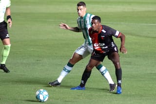 Banfield le ganó a Colón en un partidazo y se ilusiona con pelear el campeonato