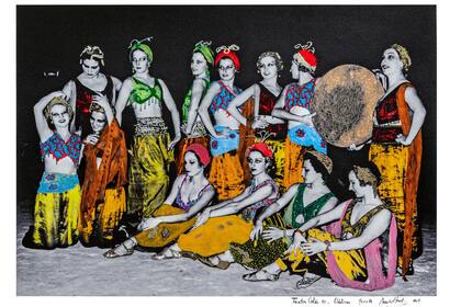 Intervención de Marcelo Brodsky sobre una imagen de bailarinas del ballet estable durante una presentación en Palermo de Sansón y Dalila, en 1936