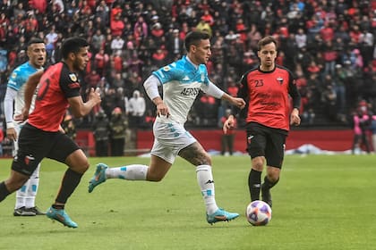 Colón de Santa Fe y Racing Club juegan por la 25 fecha de la Liga Profesional