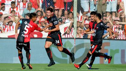 Colón le ganó a Unión 2-0 en un clásico caliente con cuatro expulsados