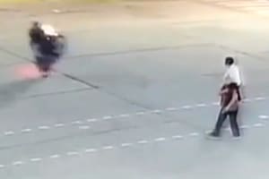 Colón: un joven hacía “wheelie” con su moto y atropelló a una jubilada de 74 años que debió ser internada de urgencia