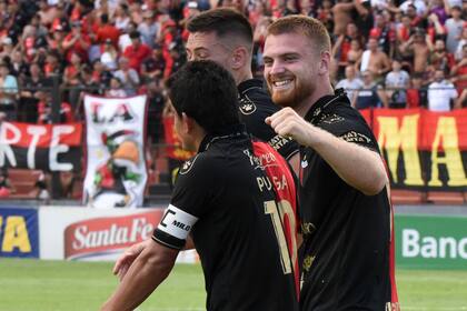 Colon Vencio a Barracas Central con goles de Bernardi y Beltran. Ferreyra descontó para los recien ascendidos.