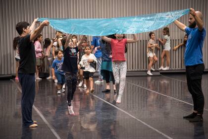 "Cuando pensamos la colonia, al igual que lo sucedido con Colón para Bebés, nos planteamos cómo hacer para que el arte que se produce en el Teatro Colón no muera"