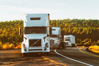 Colorado ofrece programas de becas para facilitar la obtención de una CDL a veteranos militares y a personas de bajos recursos
