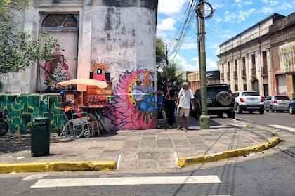 Cuando los costos para constituir una sociedad en Uruguay se empezaron a encarecer y el fisco comenzó a poner el ojo allí, algunos empresarios empezaron a mirar a Paraguay