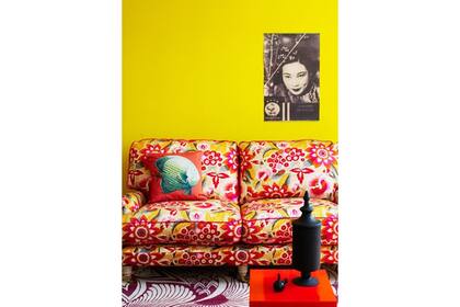 Colores shocking para un living que no pasa desapercibido. ¿Te animarías a utilizarlos en el tuyo? | Foto: desiretoinspire.net